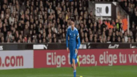 英超积分榜：利物浦13分领跑，曼城拼前四，曼联势头猛，八队争夺四强资格